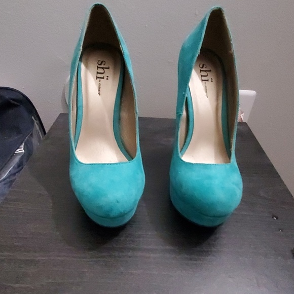 Shoes - Picture 1 of 3